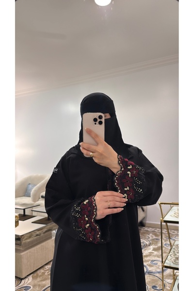 LARYFA عباية الشوق سوداء قماش لمار فاخر – قصة ربع كلوش بأكمام مطرزة فخمة ولمس...