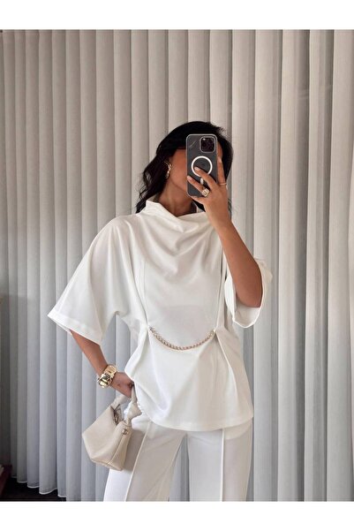 LOKADI Κομψή μπλούζα με ντραπέ μανίκια νυχτερίδας και αξεσουάρ από χρυσή αλυσίδα