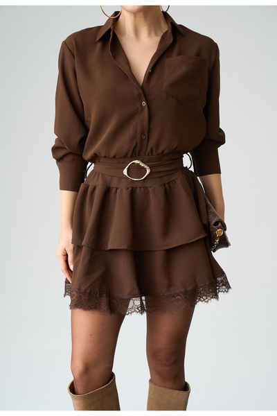 QUSTYLE Καφέ φόρεμα με δαντέλα και λεπτομέρεια στη ζώνη