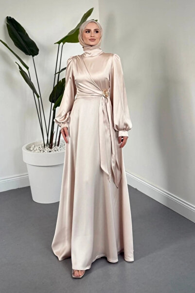 Tesettür Diyarı Crayla Σατέν Βραδινό Φόρεμα Τεσεττούρ με Πλαϊνή Πόρπη - Κρεμ