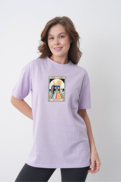 TREND EMMODA Tricou din bumbac liliac, cu gât rotund, imprimat cu cărți de ta...