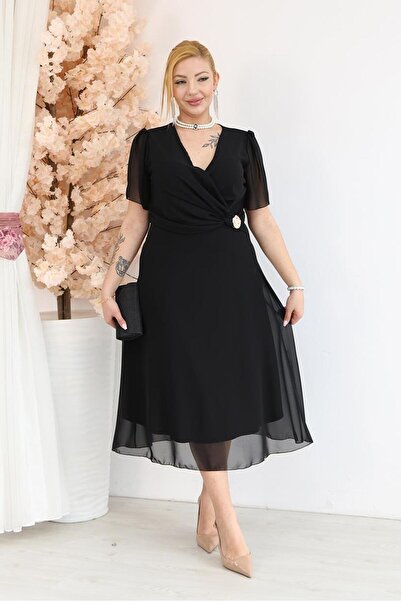 Siyezen Plus Size Chiffon Evening Dress with Gold Accessories