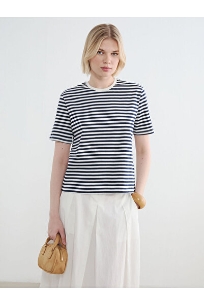 LC Waikiki RMZ GİYİM FARKIYA تي شيرت نسائي مخطط بياقة روبا