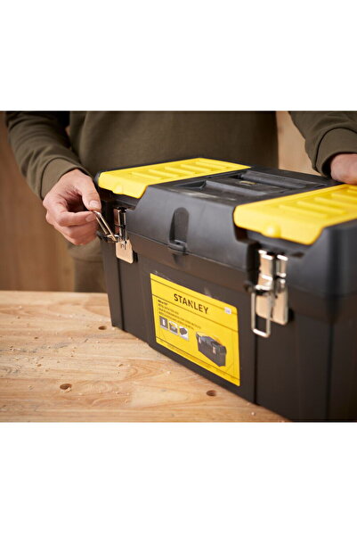 Stanley 1-92-066, 19" storage box with metal lock, 2 organizers and tray