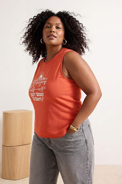 Trendyol Curve Rotes, locker geschnittenes, bedrucktes, ärmelloses Strick-T-S...