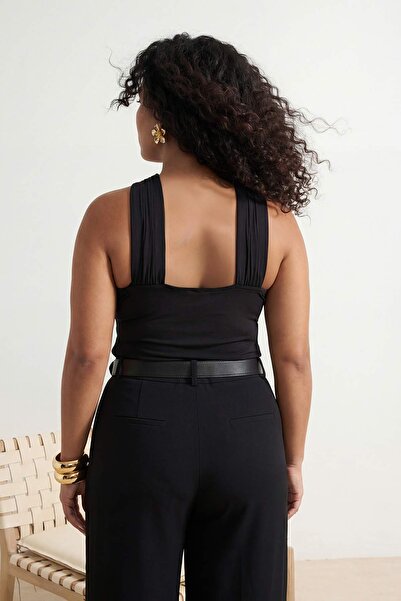 Trendyol Curve Μαύρη Λεπτομέρεια με αξεσουάρ Με σούρες Πλεκτή Μπλούζα Μεγάλου...