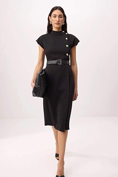 Συλλογή Trendyol Μαύρο φόρεμα μίντι με λεπτομέρεια κουμπιών Ζώνη τεμαχίων Υφα...