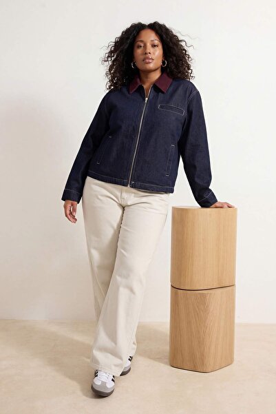 Trendyol Curve Dunkelblaue, samtige, detaillierte Oversize-Jeansjacke aus 100...