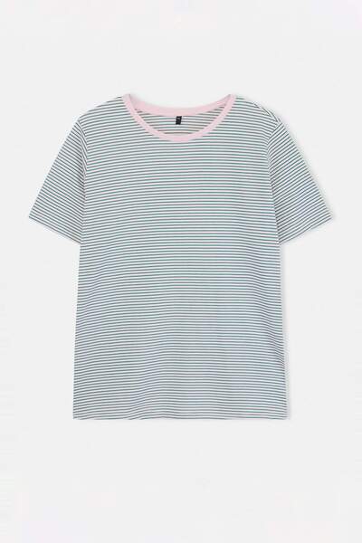 Trendyol Curve تي شيرت محبوك مخطط باللون الوردي برقبة دائرية TBBSS23BF00068