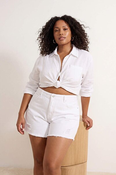 Trendyol Curve Weiße, zerrissene, elastische Mini-Jeansshorts mit normaler Ta...