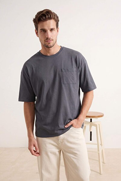 Trendyol Kollektion Anthrazitfarbenes Oversize/T-Shirt mit weitem Ausschnitt ...