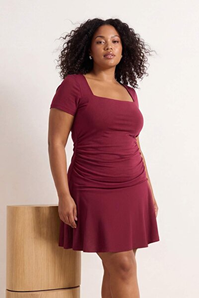 Trendyol Curve Βασικό πλεκτό φόρεμα με τετράγωνο γιακά σε μπορντό χρώμα, μεγά...
