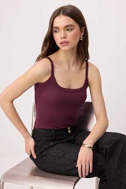 Συλλογή Trendyol Πλεκτό εφαρμοστό τοπ/φανελάκι Με λεπτές τιράντες χωρίς μανίκ...