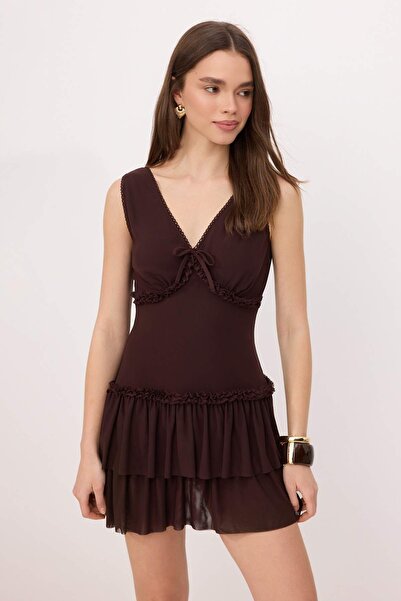 Συλλογή Trendyol Καφέ φόρεμα σε γραμμή Α/σχήμα καμπάνα με λαιμόκοψη V και χον...