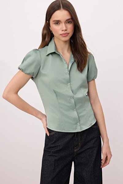 Trendyol Kollektion Mintgrünes Satin-Hemd mit Druckknopf-Ballonärmeln TWOSS26...