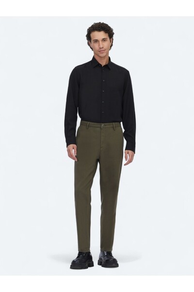 Kip بنطلون كاكي منسوج بقصة مريحة وعصرية من مزيج القطن