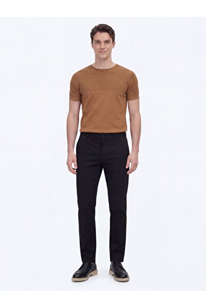 Kip ملابس تريكو منقوشة بياقة دائرية باللون البني