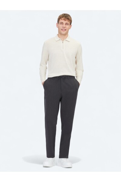 Kip بنطلون رياضي كاجوال منسوج بخطوط سوداء