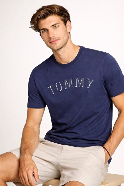 Tommy Hilfiger TJW - تي شيرت مريح من القطن بشعار منقوش