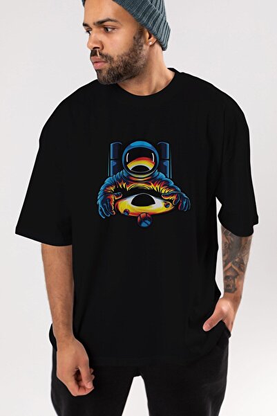 Ankhises Unisex crna Oversize kroj T-shirt - Astronaut i crna rupa prednja Št...