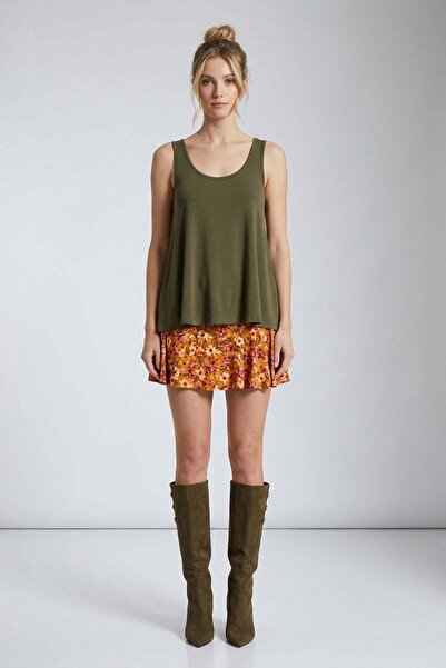 EFFE Тениска с широки раменни ленти от серия „A Kesim Rahat Kalıp Basic“