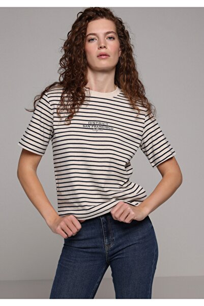 Colin's تي شيرت نسائي مخطط برقبة دائرية وأكمام قصيرة باللون البيج