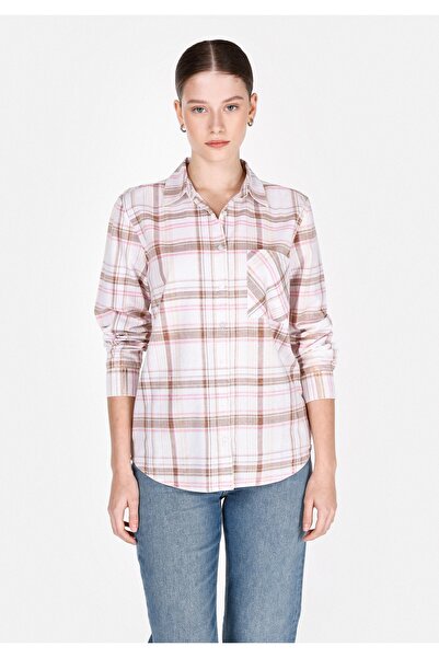 Colin's قميص بقصة عادية ورقبة منقوشة للنساء باللون البيج وأكمام طويلة