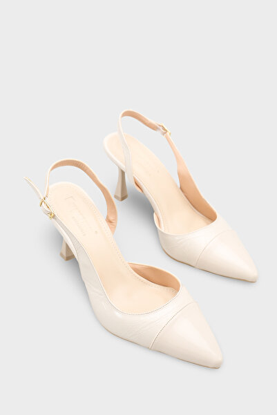 Capone Outfitters حذاء نسائي من سالي بمقدمة مدببة وكعب متوسط ​​مفتوح من الخلف