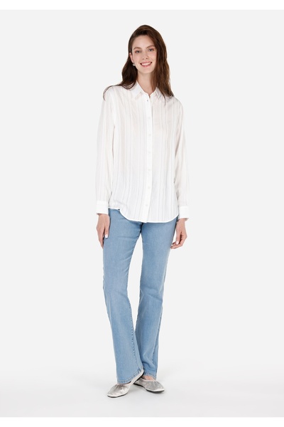 Colin's بنطلون جينز نسائي من قماش الدنيم النيلي ذو قصة عادية وخصر متوسط