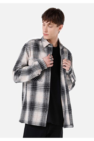 Colin's قميص مريح ذو ياقة منقوشة للرجال باللون الأسود بأكمام طويلة