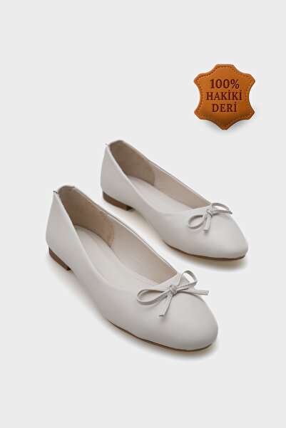 Capone Outfitters حذاء باليه نسائي من الجلد الطبيعي بفيونكة ومقدمة مستديرة