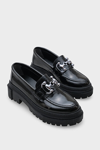 Capone Outfitters Γυναικείο λουστρίνι μαύρο loafer με οβάλ μεταλλική πόρπη Trak