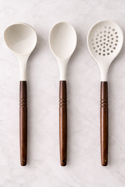 Destpak طقم تقديم من السيليكون مكون من 3 قطع - مصفاة بمقبض من خشب الأكاسيا، و...