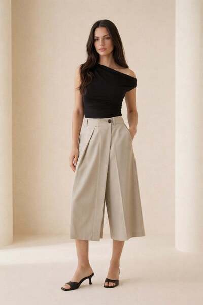 Setre Bej Asimetrik Detaylı Cepli Rahat Kesim Şort