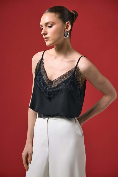 Sateen Dantel Detaylı Askılı Bluz - Siyah