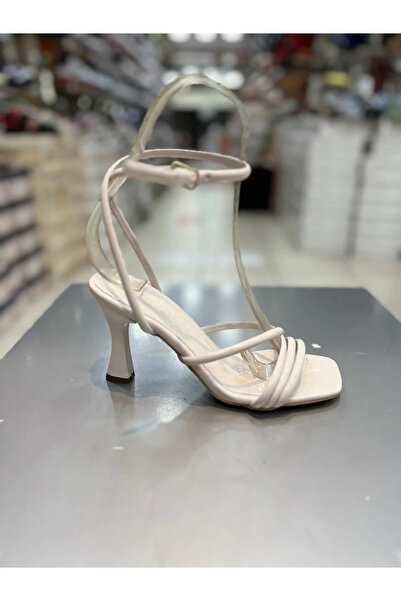 Hacıoğlu Ayakkabı Γυναικεία παπούτσια με λουράκια με λεπτό τακούνι Scarletta