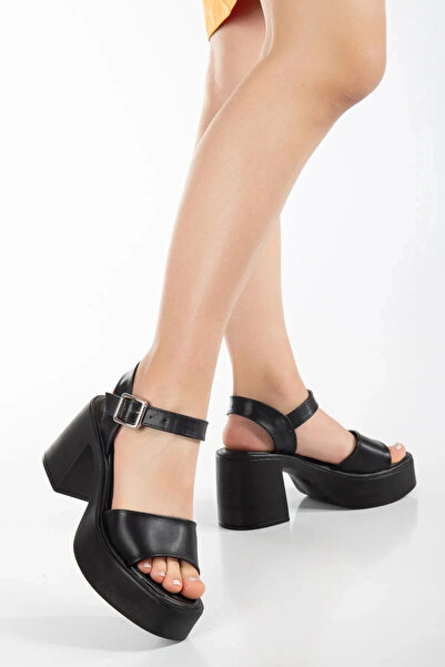 Miss Mitto Γυναικεία καλοκαιρινά σανδάλια από μαύρο τεχνητό δέρμα με μονό λου...