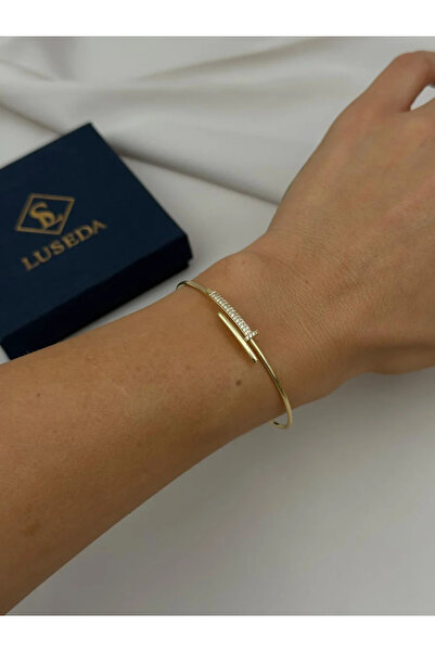 Luseda İnce Çivi Detaylı Taş İşlemeli Ayarlanabilir Bileklik