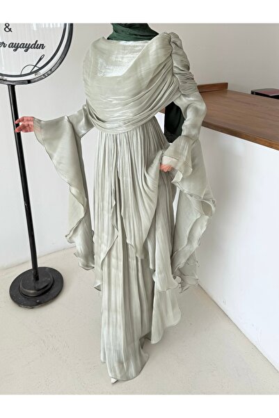 hacer ayaydın Βραδινό φόρεμα με ντραπέ λεπτομέρεια, βολάν στα μανίκια και κάπ...