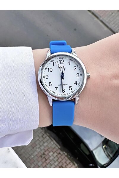 Q&Q ساعة يد نسائية بحبل بلاستيكي