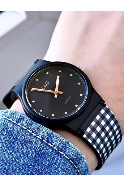 Q&Q ساعة يد بسلك بلاستيك مقاوم للماء للجنسين