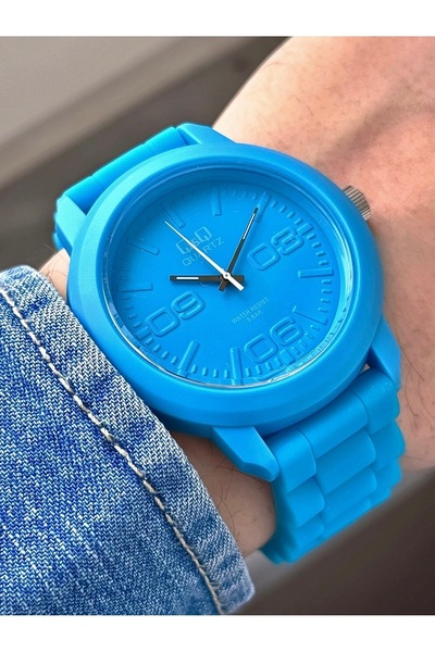 Q&Q ساعة رياضية نسائية منقوشة بإطار من السيليكون باللون الأزرق