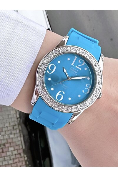 Q&Q  ساعة يد نسائية بسلك بلاستيكي