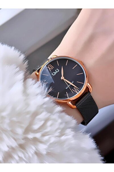 Q&Q ساعة يد نسائية بحبل من القش بأرقام رومانية