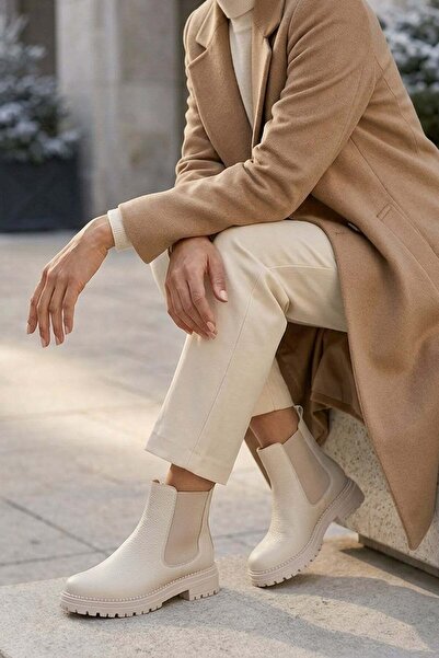 Stilbagshoes حذاء نسائي من الجلد الطبيعي بتفاصيل مطاطية على الجانب باللون البيج