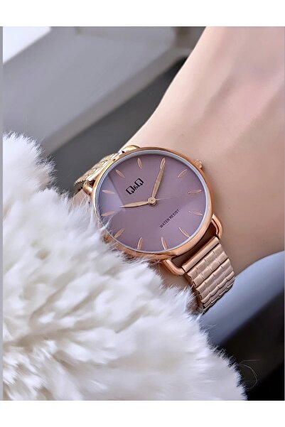 Q&Q   ساعة يد نسائية بسلك معدني باللون الذهبي الوردي