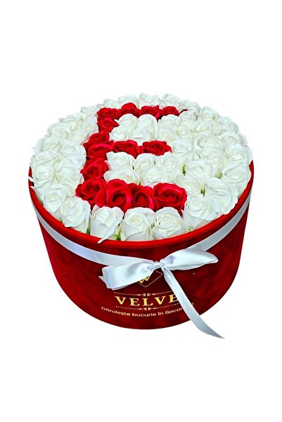velve Aranjament floral cu 55 trandafiri de sapun in cutie rotunda catifea ro...
