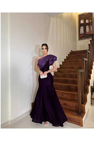 Linda Long evening or formal occasion dress