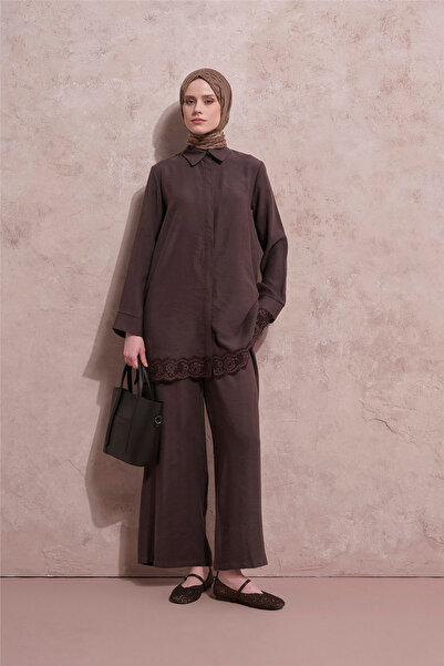 Armine Dantel Detaylı Takım Kahverengi