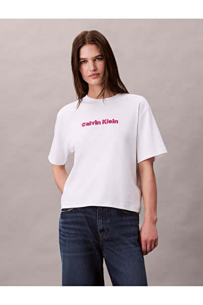 Calvin Klein تي شيرت نسائي بأكمام قصيرة